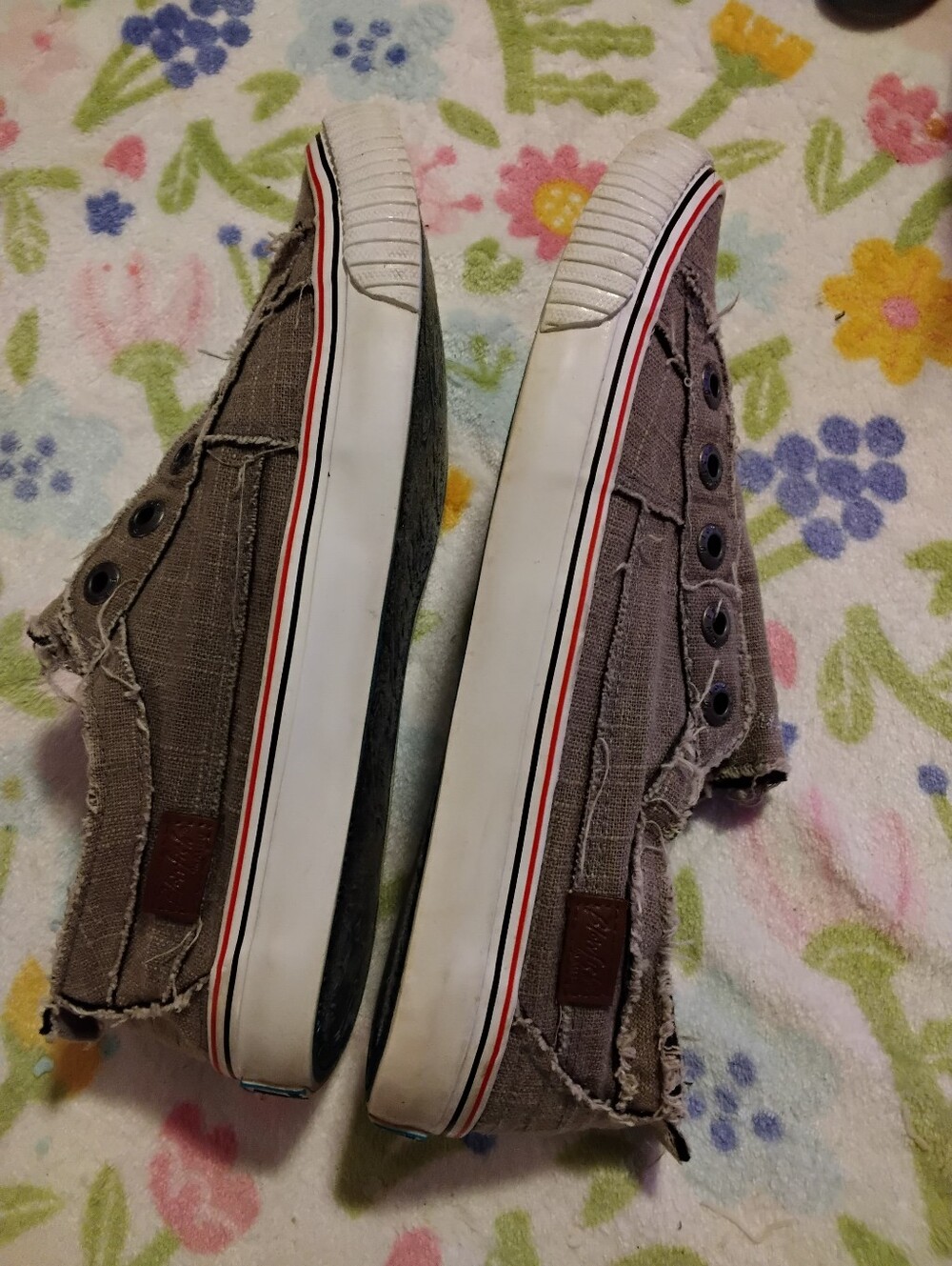 Blowfish Malibu Women’s size 9.5 9 1/2  slip on canvas sneakers tennis shoes